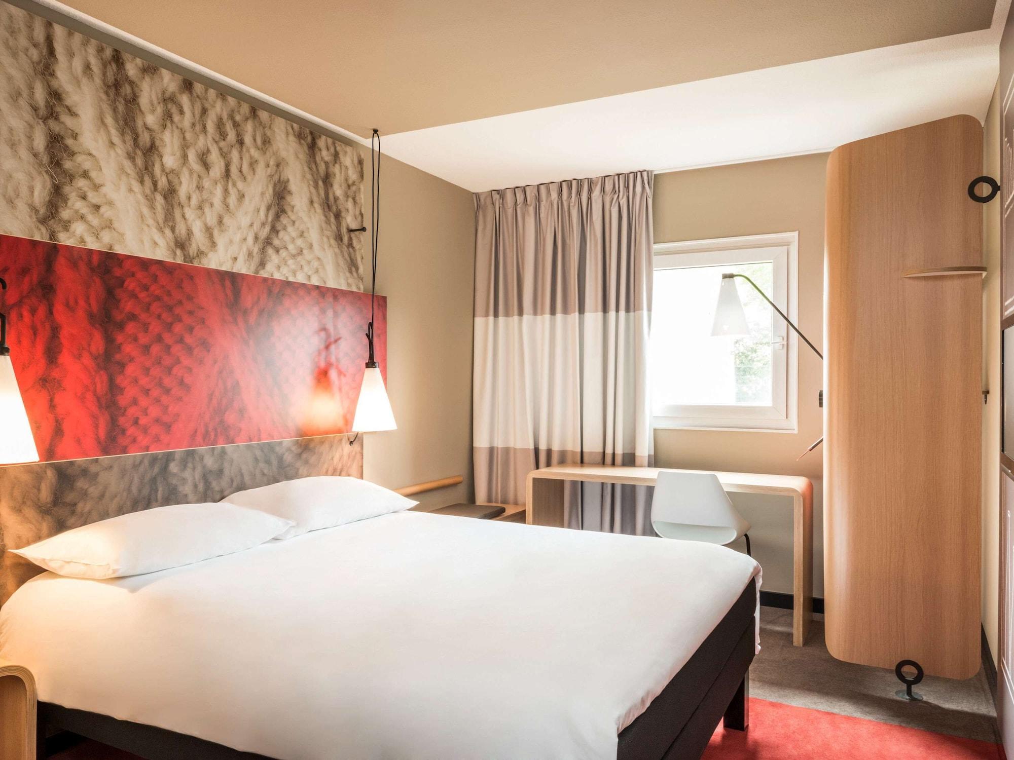 Hotel Ibis Carcassonne Est La Cite Exterior foto