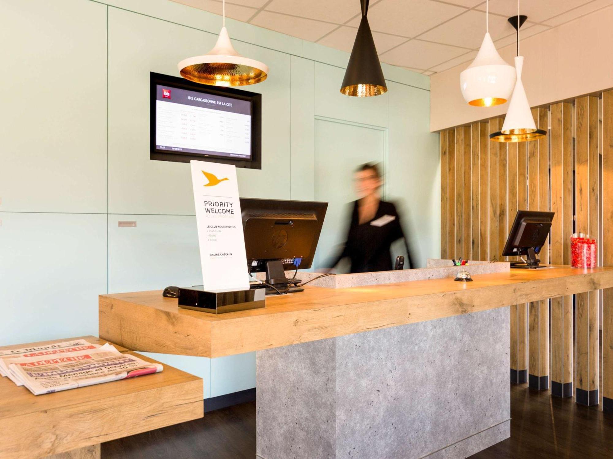 Hotel Ibis Carcassonne Est La Cite Exterior foto