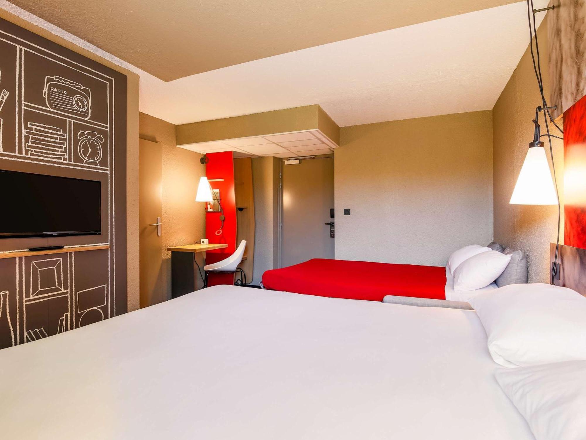 Hotel Ibis Carcassonne Est La Cite Exterior foto